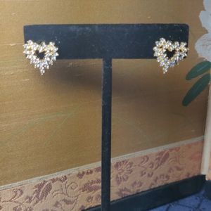NWOT freeform heart earrings